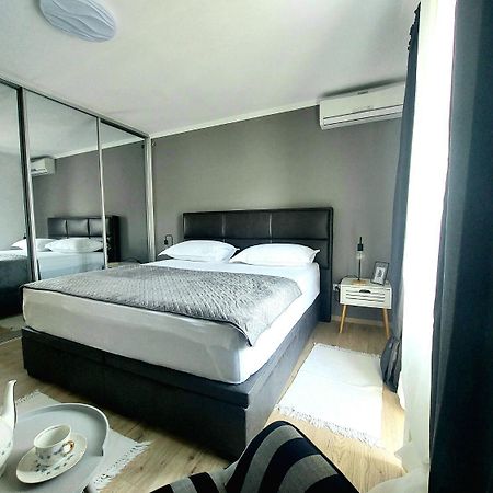 Apartment Fila - Large & Close To The Beach Makarska Esterno foto